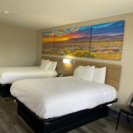 Days Inn By Wyndham San Antonio Southeast Frost Bank Center Buitenkant foto