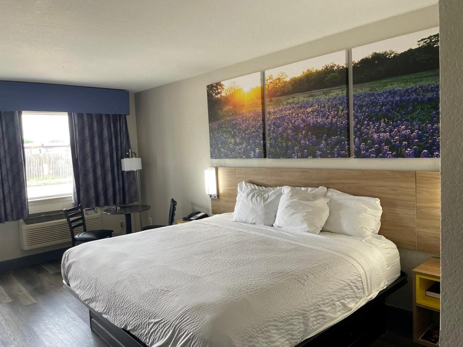 Days Inn By Wyndham San Antonio Southeast Frost Bank Center Buitenkant foto