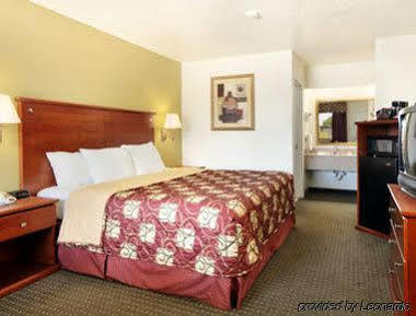 Days Inn By Wyndham San Antonio Southeast Frost Bank Center Buitenkant foto
