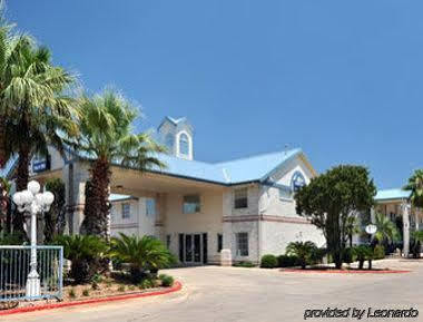 Days Inn By Wyndham San Antonio Southeast Frost Bank Center Buitenkant foto