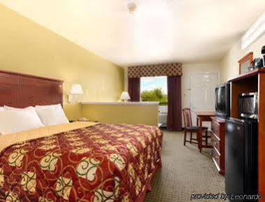 Days Inn By Wyndham San Antonio Southeast Frost Bank Center Buitenkant foto